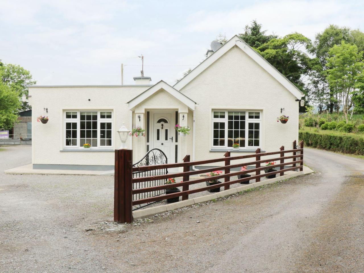 Hawthorn Hideaway Manorhamilton Exterior photo